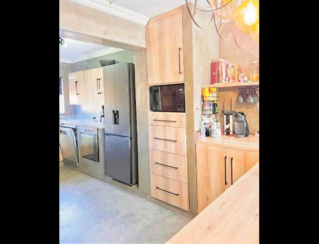 2 BEDROOM TOWNHOUSE FOR SALE IN JANSEN PARK